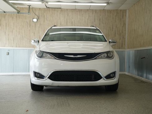 Used 2017 Chrysler Pacifica Limited w/ UConnect Theater Package FWD image 2