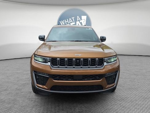 New 2026 Jeep Grand Cherokee L Limited w/ Luxury Tech Group II AWD/4WD image 9
