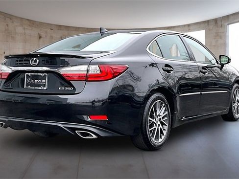 Used 2017 Lexus ES 350 w/ Luxury Package image 5