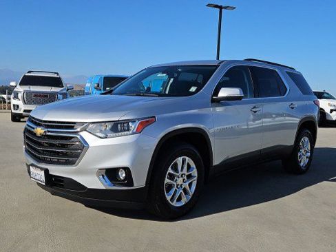 Used 2021 Chevrolet Traverse LT FWD image 1