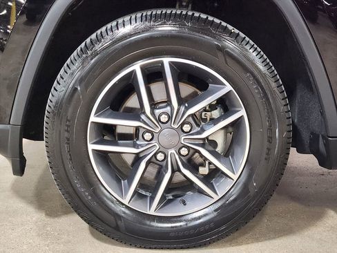 Used 2019 Jeep Grand Cherokee Limited image 28