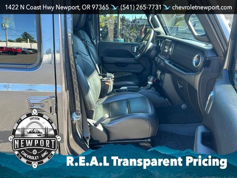Used 2019 Jeep Wrangler Unlimited Sahara AWD/4WD image 32