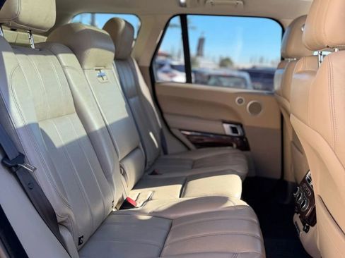 Used 2015 Land Rover Range Rover HSE image 11