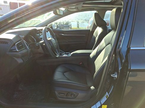 Used 2020 Toyota Camry XSE image 14