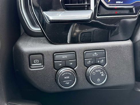 Used 2022 Chevrolet Silverado 1500 LT image 14