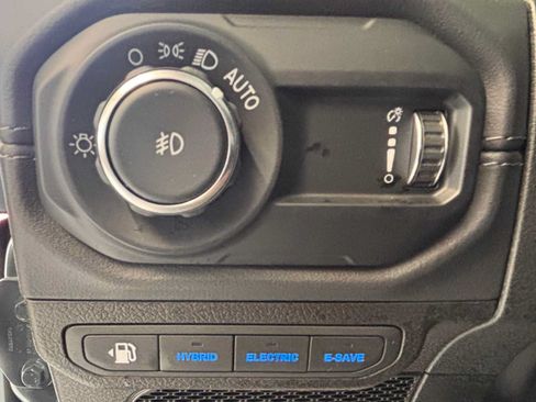 Certified 2025 Jeep Wrangler Unlimited Sahara AWD/4WD image 20