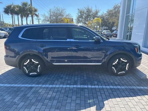 Used 2024 Kia Telluride EX w/ EX Captain's Chair Package image 18