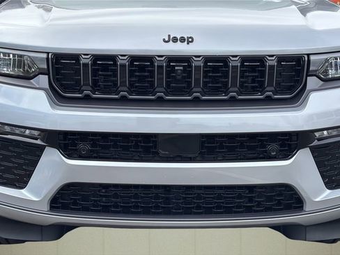 New 2026 Jeep Grand Cherokee Limited image 9