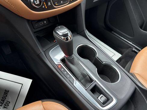 Used 2020 Chevrolet Equinox Premier FWD image 38