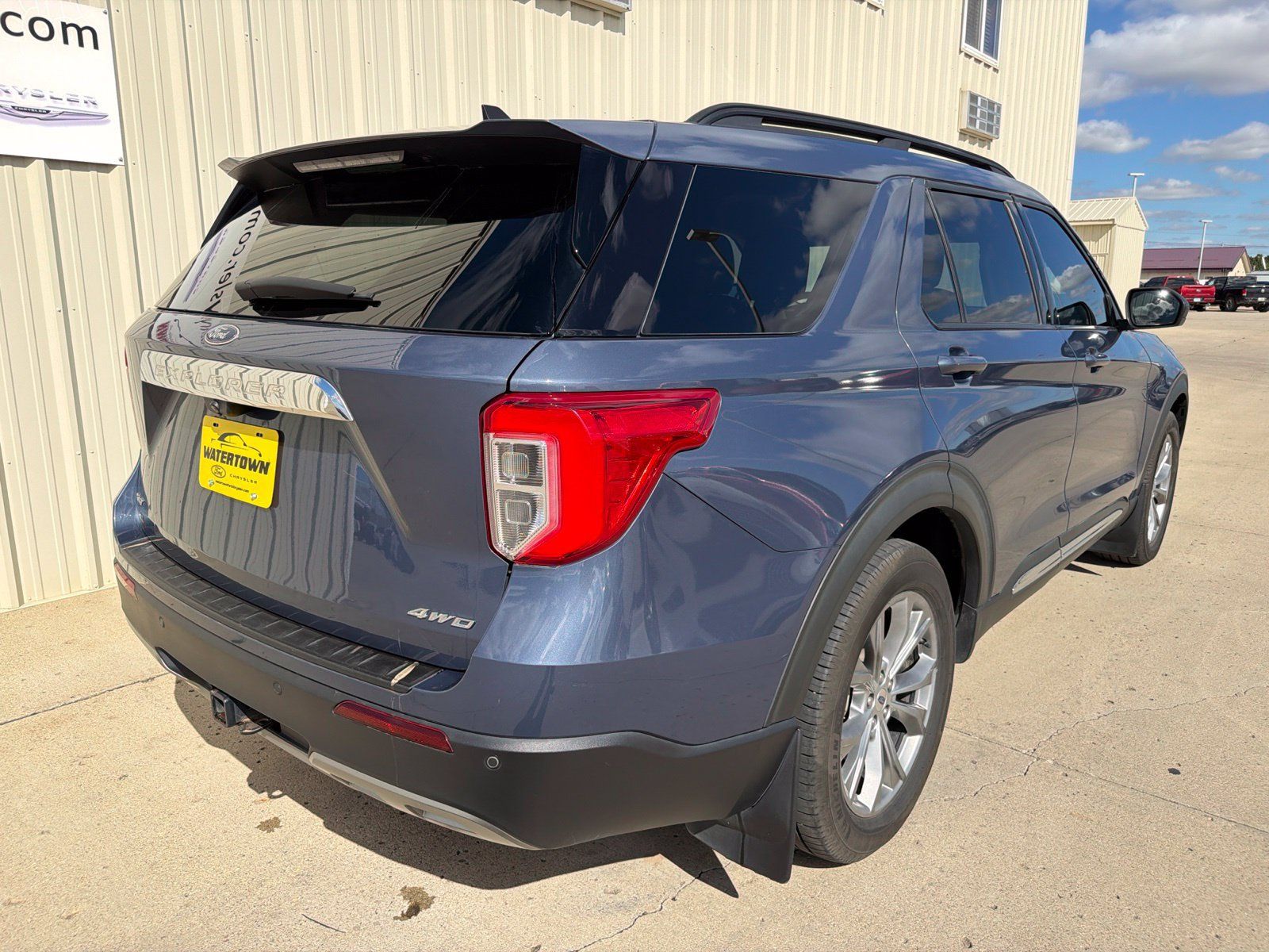 Used 2021 Ford Explorer XLT w/ Equipment Group 202A AWD/4WD image 7
