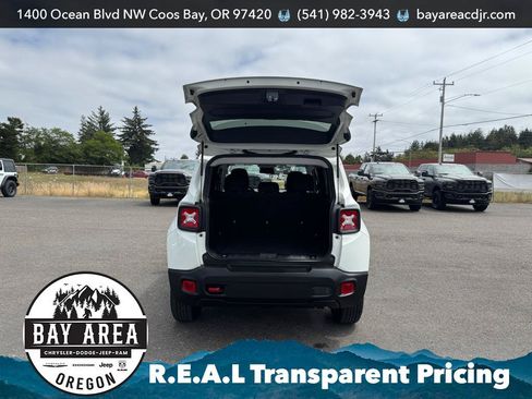 Used 2023 Jeep Renegade Trailhawk AWD/4WD image 7