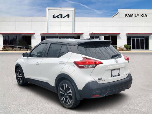 Used 2018 Nissan Kicks SV image 4