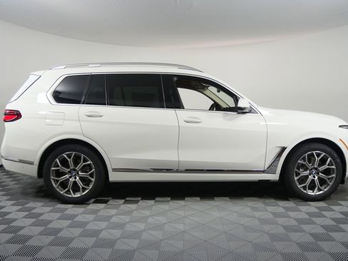 Used 2026 BMW X7 xDrive40i w/ Premium Package image 2