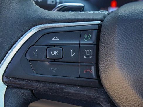 Used 2023 Jeep Grand Cherokee Limited w/ Black Appearance Package image 26