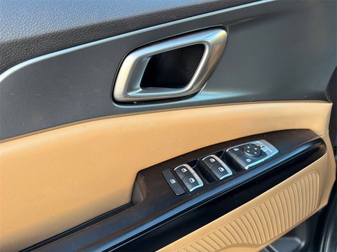 Used 2023 Kia Carnival LX image 34