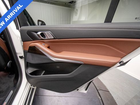 Used 2025 BMW X7 xDrive40i w/ Parking Assistance Package AWD/4WD image 39
