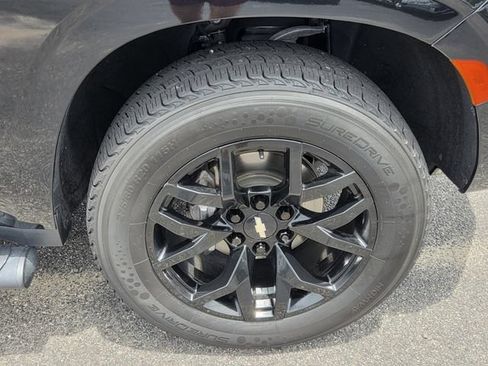Used 2022 Chevrolet Tahoe Z71 w/ Z71 Off-Road Package AWD/4WD image 8