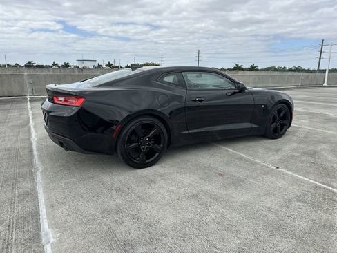 Used 2018 Chevrolet Camaro LT RWD image 21