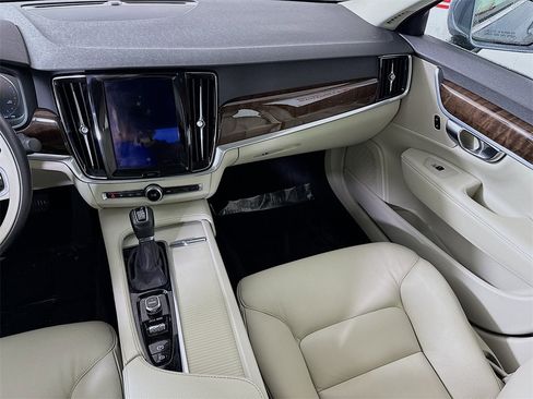 Used 2017 Volvo S90 T6 Momentum w/ Vision Package image 27