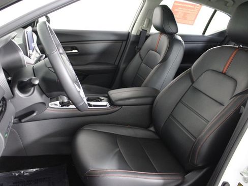Used 2025 Nissan Sentra SR w/ SR Premium Package FWD image 17