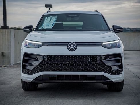 New 2026 Volkswagen Tiguan SE R-Line image 4