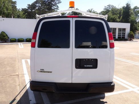 Used 2015 Chevrolet Express 2500 RWD image 3