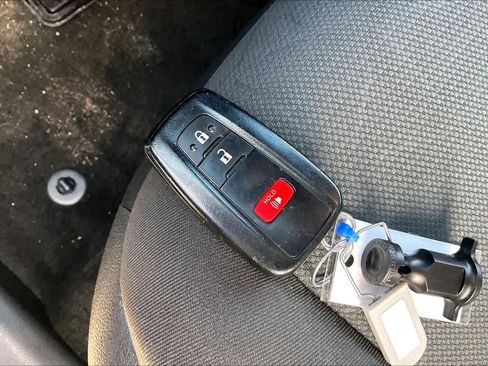 Used 2025 Toyota RAV4 XLE FWD image 14