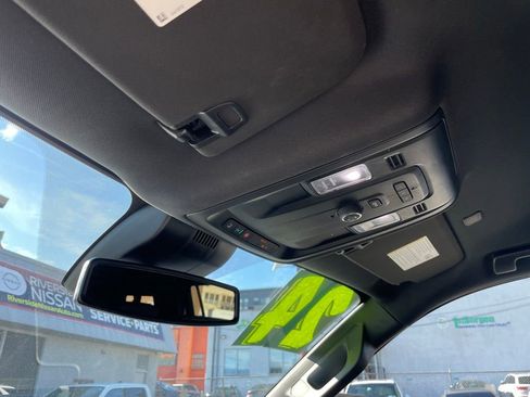 Used 2024 Chevrolet Suburban LT image 22