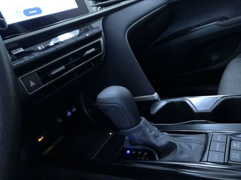 Used 2025 Toyota Camry LE image 29