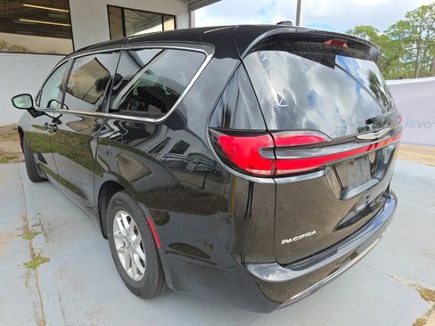 Certified 2024 Chrysler Pacifica Touring-L image 3