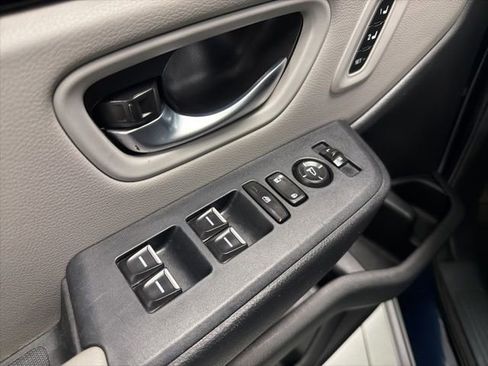 Used 2025 Honda Pilot Touring image 11