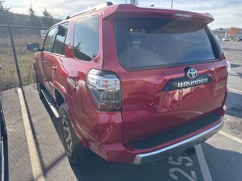 Certified 2024 Toyota 4Runner TRD Off-Road image 3