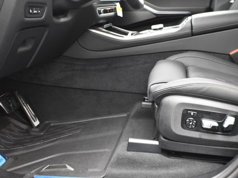 New 2026 BMW X5 M60i image 12