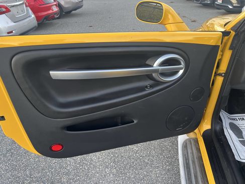 Used 2004 Chevrolet SSR w/ Preferred Equipment Group image 16