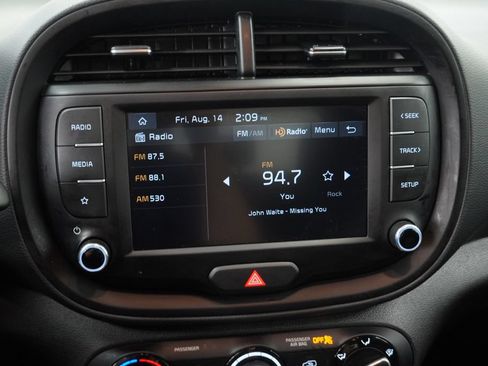 Used 2025 Kia Soul LX w/ LX Technology Package FWD image 17