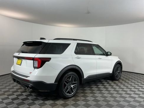 Used 2025 Ford Explorer ST AWD/4WD image 5