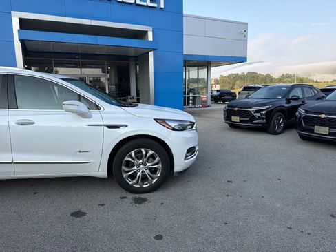 Used 2020 Buick Enclave Avenir w/ Avenir Technology Package AWD/4WD image 2