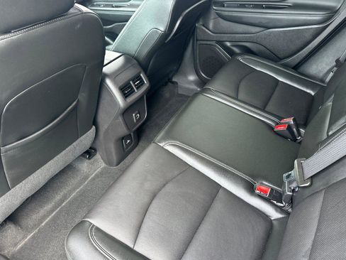 Used 2024 GMC Terrain SLT image 11