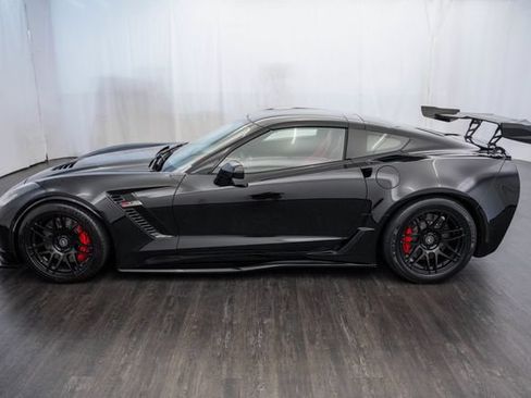 Used 2015 Chevrolet Corvette Z06 w/ 3LZ Preferred Equipment Group RWD image 7