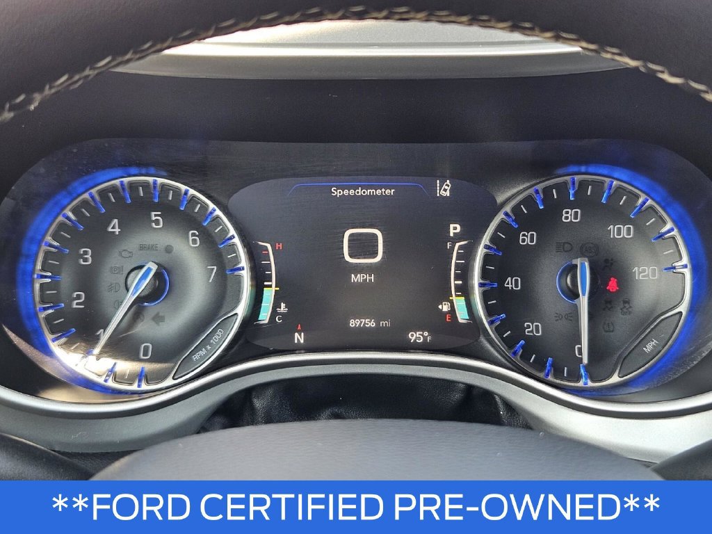 Used 2023 Chrysler Pacifica Touring FWD image 34