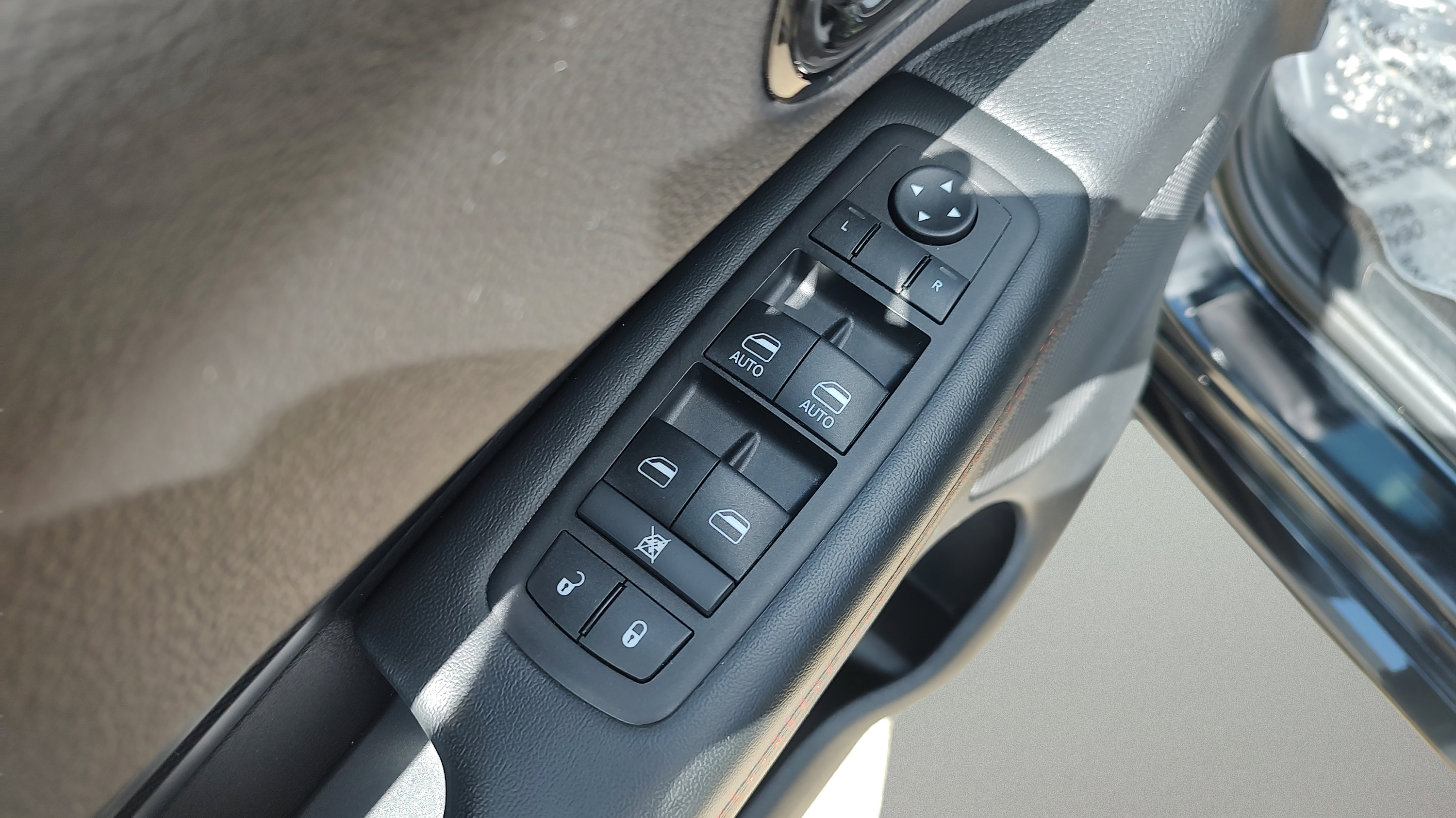 Used 2025 Dodge Durango GT w/ Blacktop Package AWD/4WD image 10