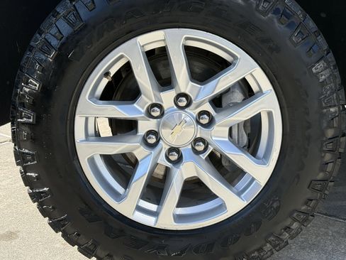 Used 2020 Chevrolet Silverado 1500 LT w/ Texas Edition image 12