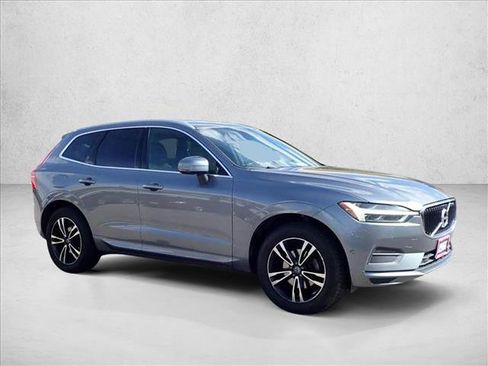 Used 2019 Volvo XC60 T5 Momentum w/ Multimedia Package AWD/4WD image 10