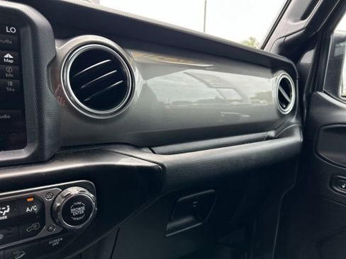 Used 2020 Jeep Wrangler Unlimited Sahara AWD/4WD image 39