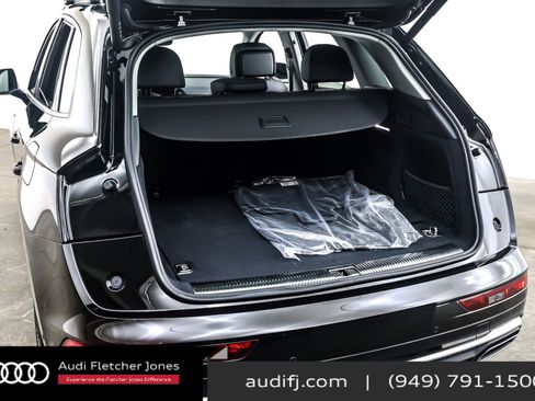 Used 2024 Audi Q5 e Prestige w/ Prestige Package image 23