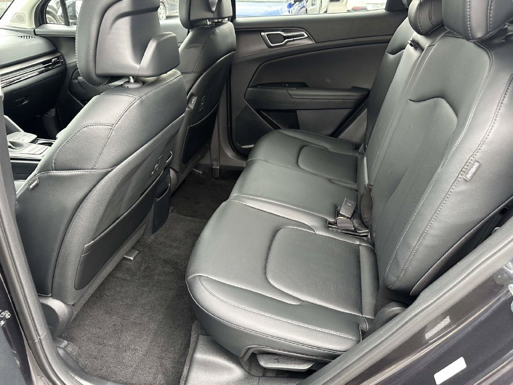 Used 2026 Kia Sportage EX FWD image 9
