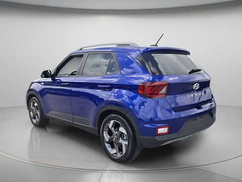 Used 2023 Hyundai Venue Limited image 7