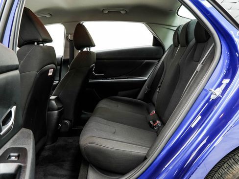 Used 2024 Hyundai Elantra SE FWD image 11
