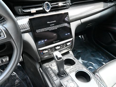 Used 2021 Maserati Quattroporte S GranSport Q4 AWD/4WD image 28