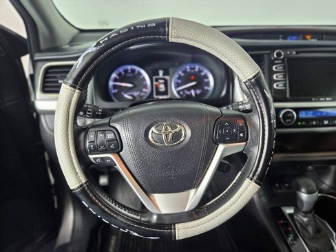 Used 2016 Toyota Highlander XLE AWD/4WD image 27